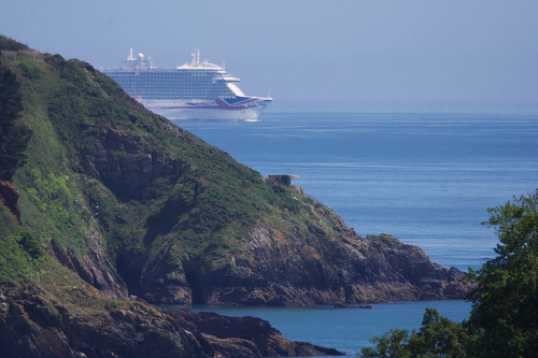 28 June 2021 - 14-46-12
It's the first cruise for the P&O ship since lockdown. Departing Portsmouth. Next call: Portsmouth.
-------------------
P&O cruise ship Britannia passes Dartmouth